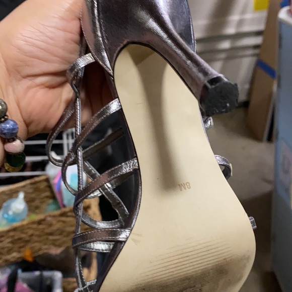 Guess gladiator heels 2.5 inches high - Picture 4 of 5